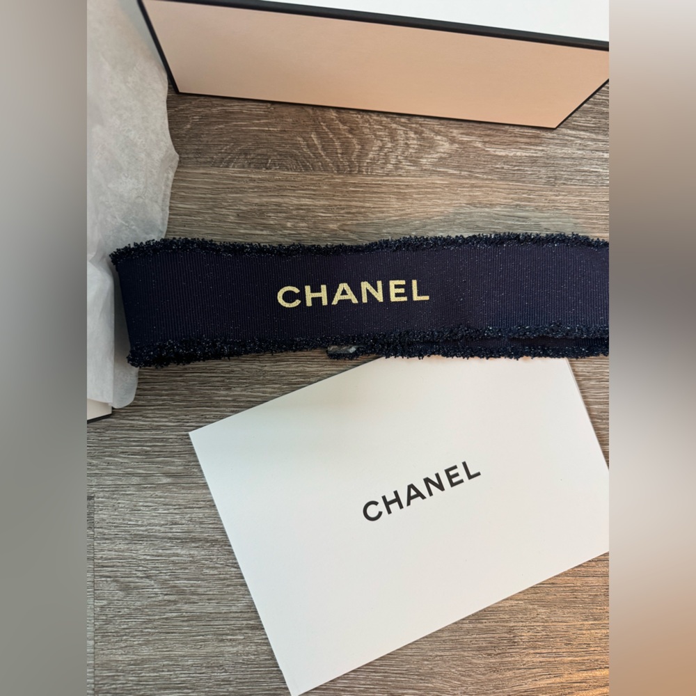 CHANEL Gift Box Set Large White Box + Ribbon + Card Authentic Packaging New - Picture 3 of 8